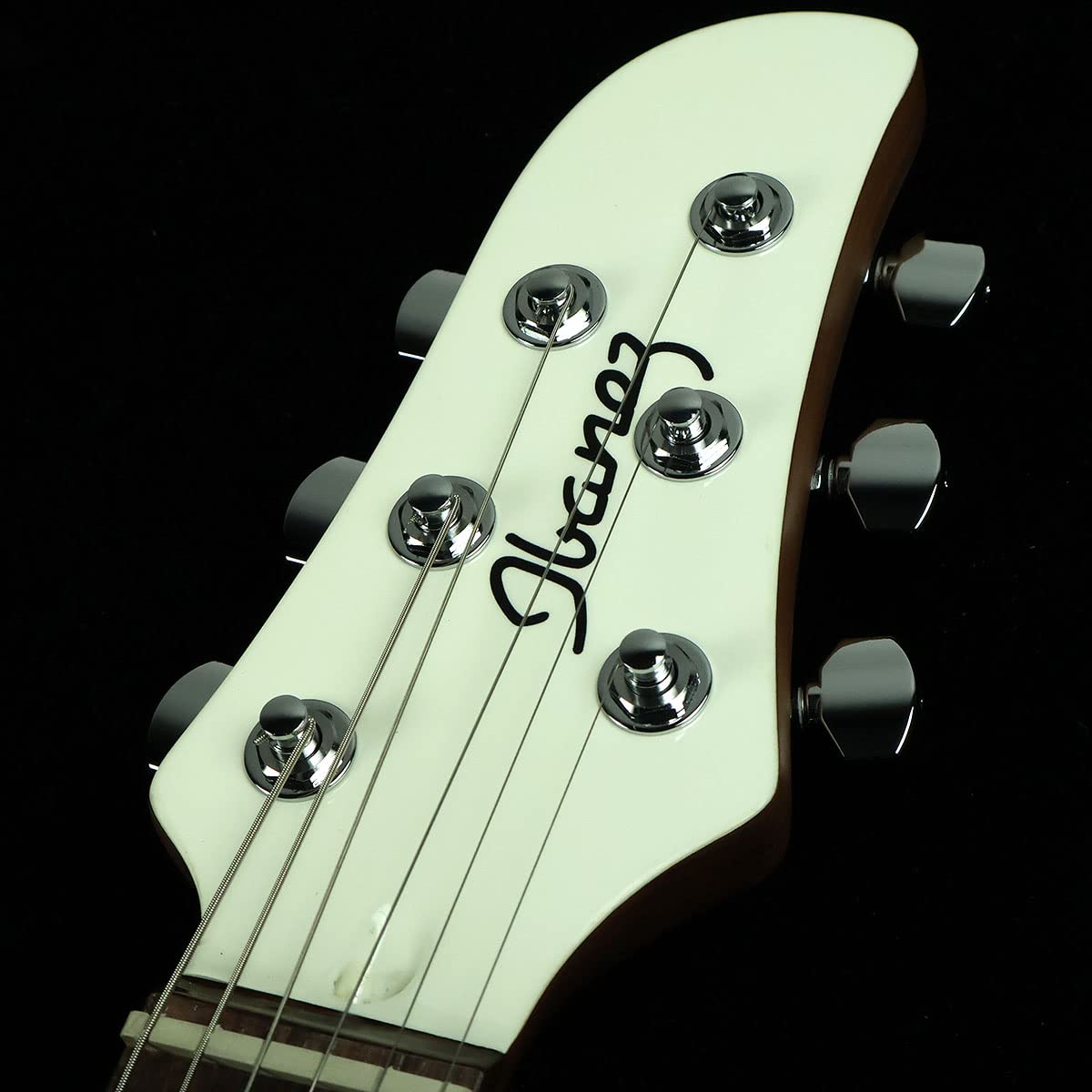 Ibanez　ICHI00　エレキギター　ホワイト Ibanez ICHI00-VWH Vintage White Ichika Nito シグネイチャーモデル